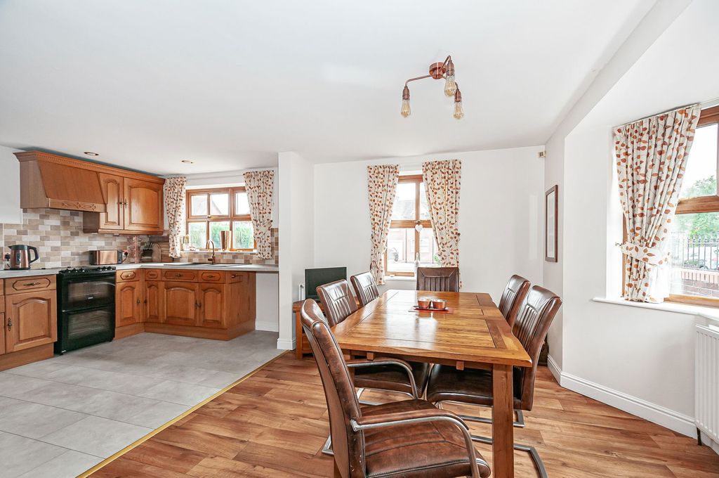 Property photo 3 of 25