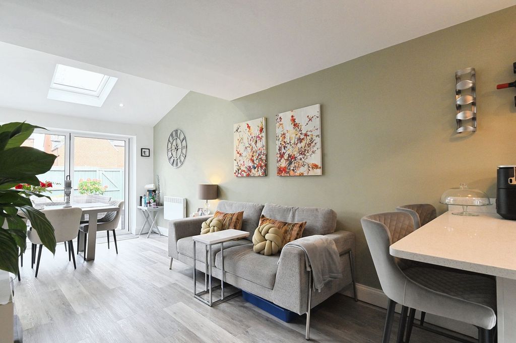 Property photo 2 of 31