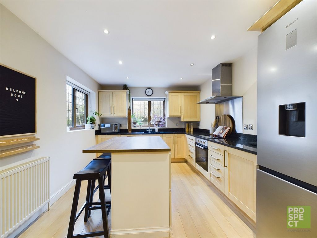 Property photo 2 of 11 Picture No. 15