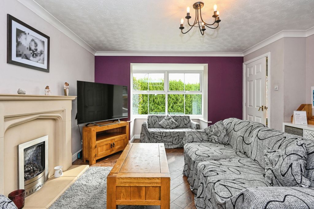 Property photo 3 of 17 Living Room