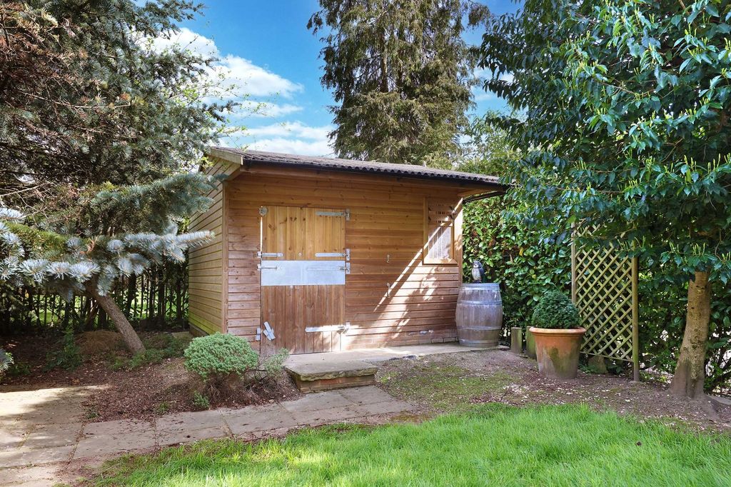 Additional image 12 of 6 bed detached house for saleHogback Wood Road, Beaconsfield, Buckinghamshire HP9