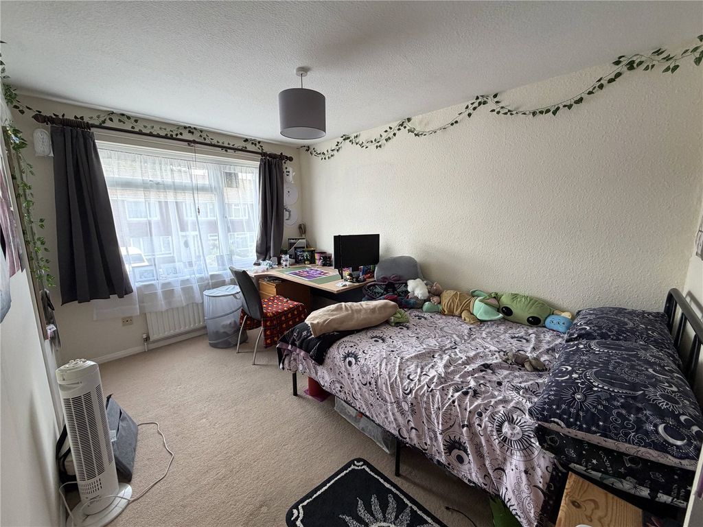 Property photo 2 of 9 Picture No. 13