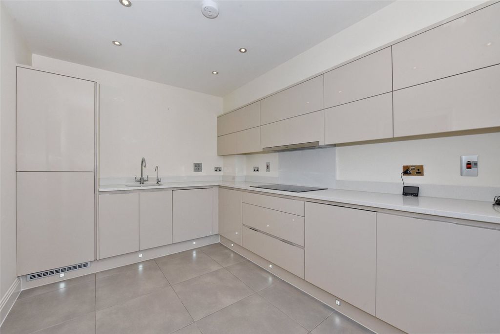 Property photo 2 of 10 Kitchen