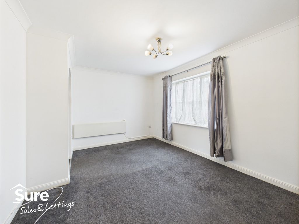Property photo 3 of 11 5698573