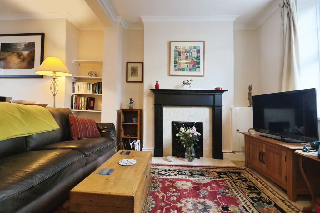 Property photo 2 of 18