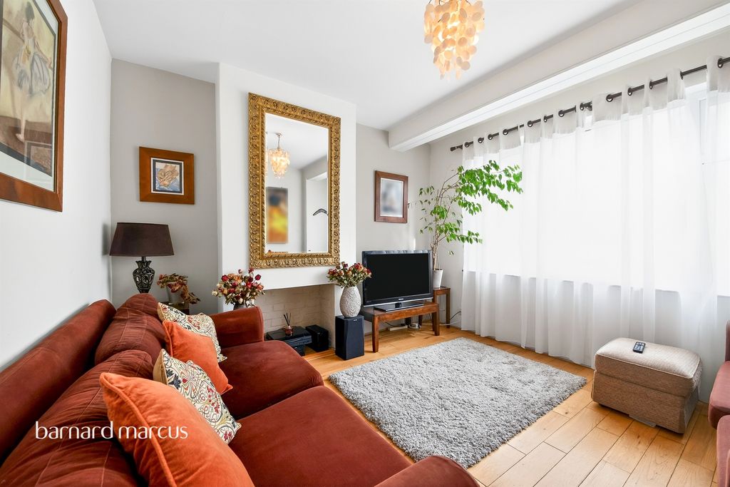 Property photo 3 of 11