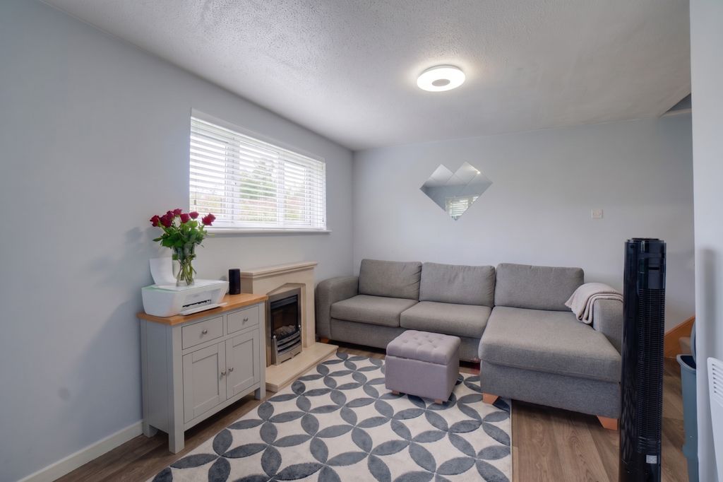 Property photo 2 of 13 5