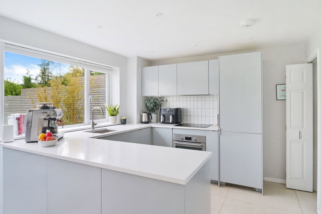 Additional image 7 of 3 bed detached house for saleCentral Way, Oxted, Surrey RH8
