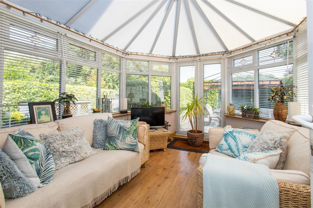 Property photo 2 of 27 Conservatory