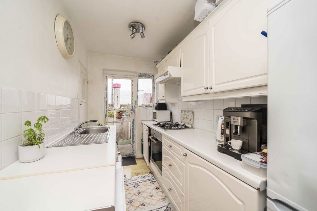 Property photo 2 of 6