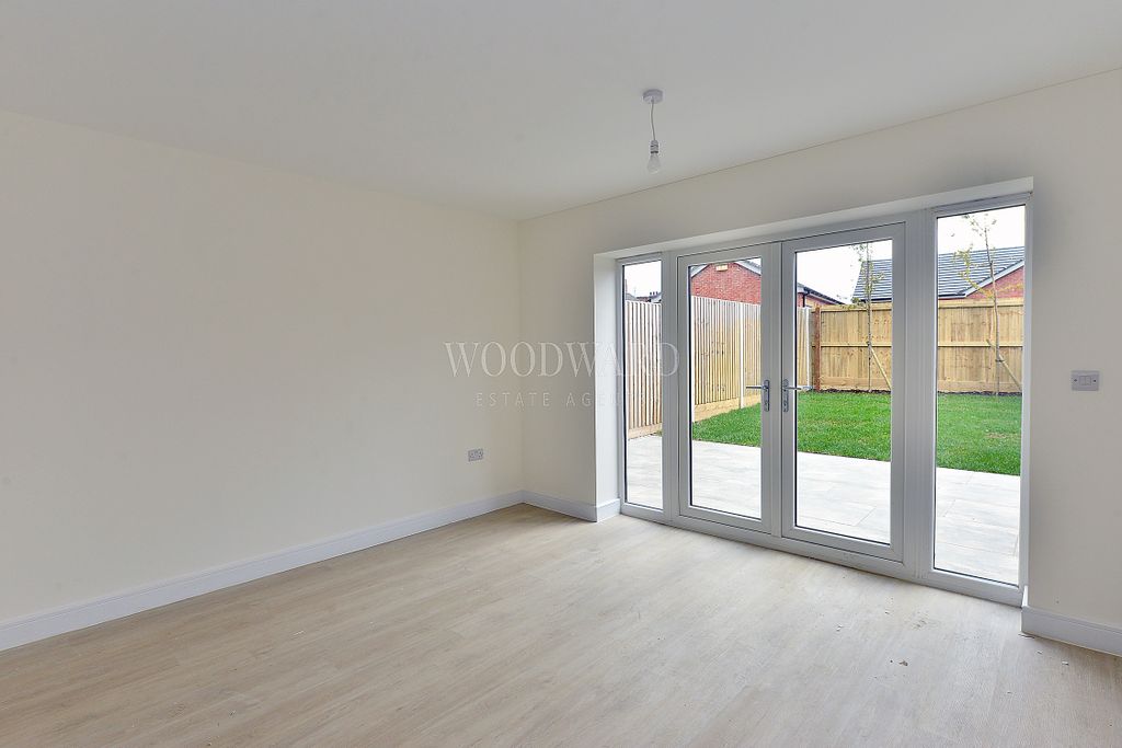 Property photo 2 of 21 Living/Dining Room