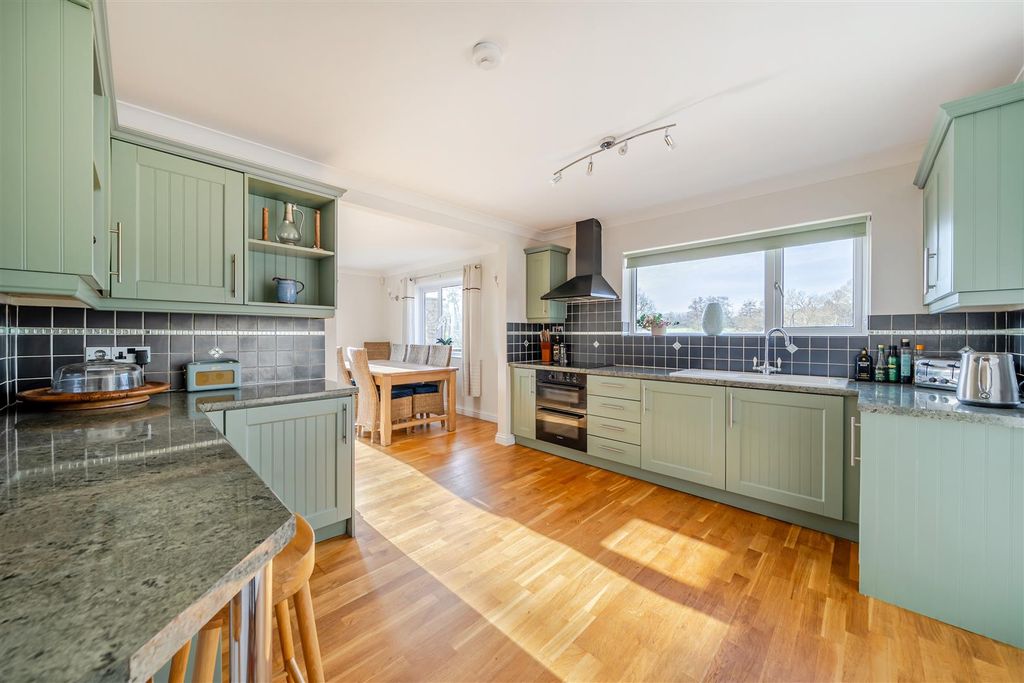 Property photo 2 of 19 Kitchen