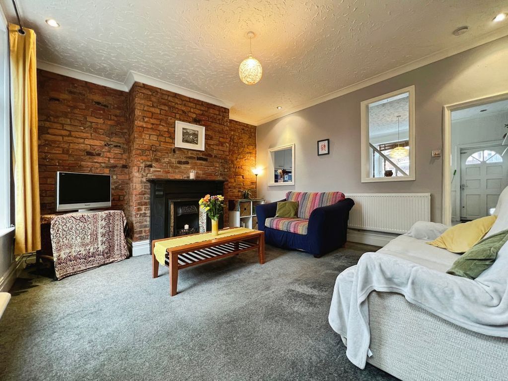 Property photo 2 of 18 Lounge