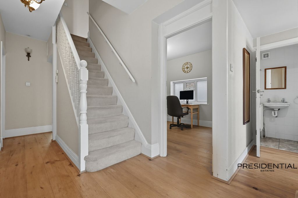 Property photo 3 of 41