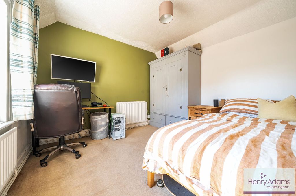 Additional image 4 of 1 bed flat for saleStation Road, Liss GU33