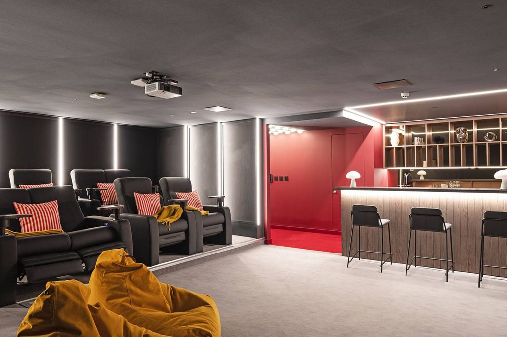 Property photo 2 of 21