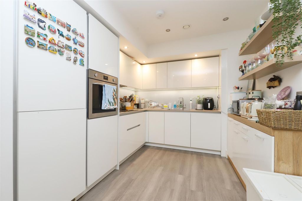Property photo 3 of 15 Kitchen