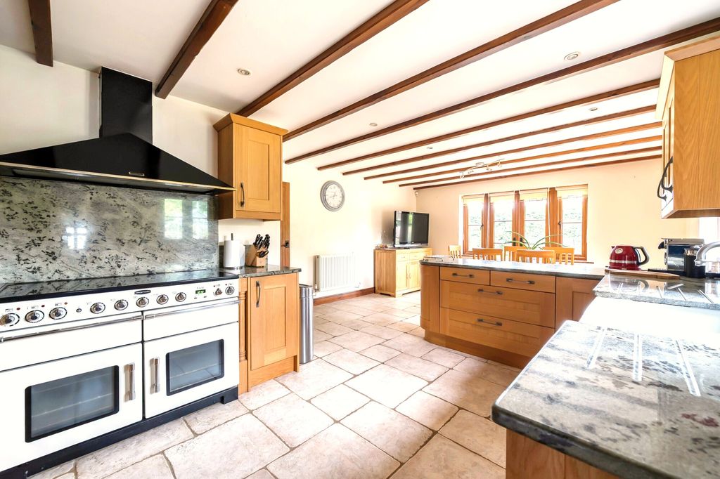 Property photo 3 of 19 Kitchen