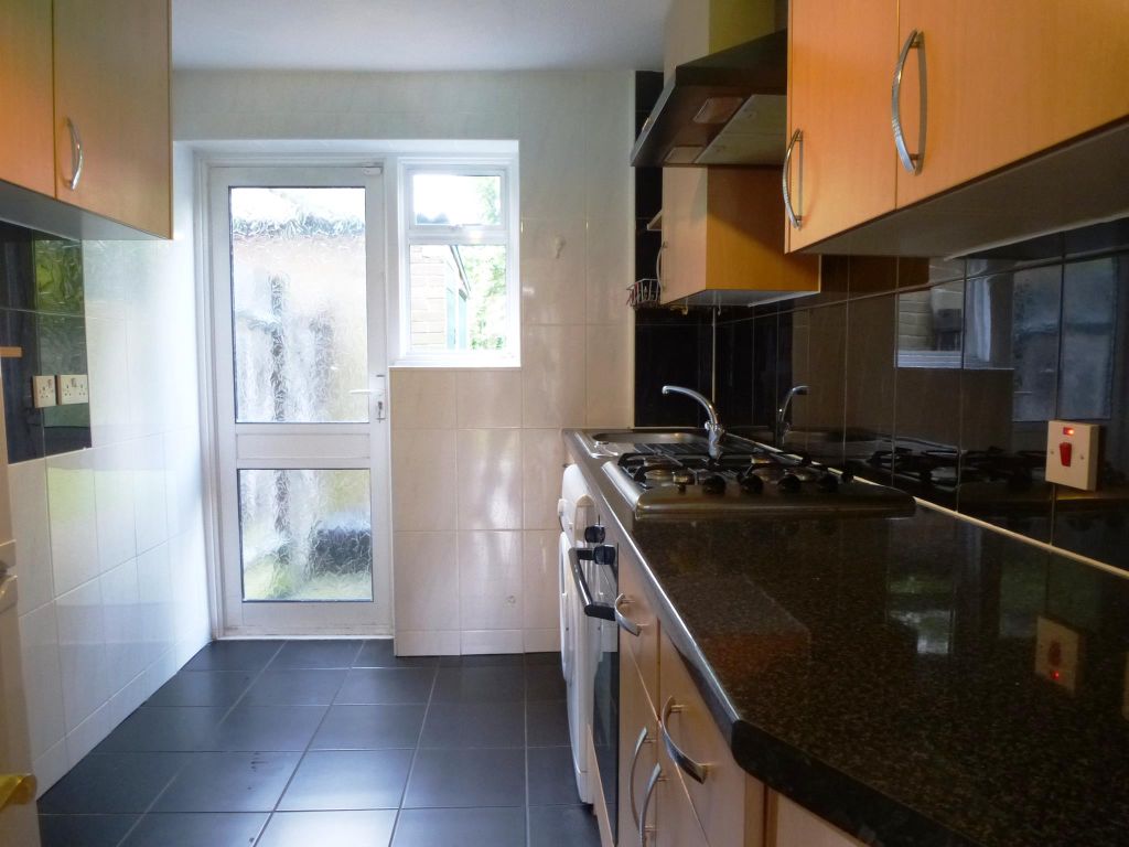 Property photo 3 of 10 Kitchen