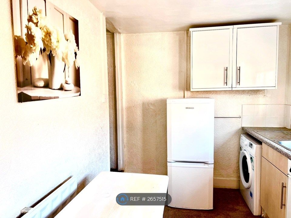 Property photo 3 of 8 .