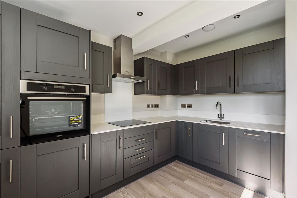 Property photo 3 of 16 Kitchen