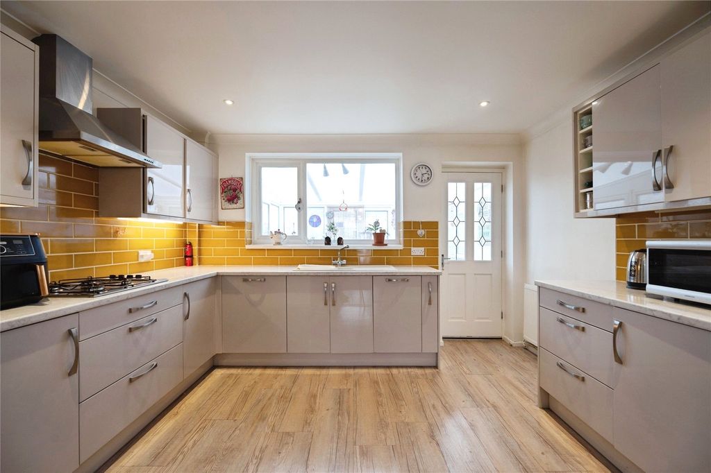 Property photo 3 of 23 Picture No. 20