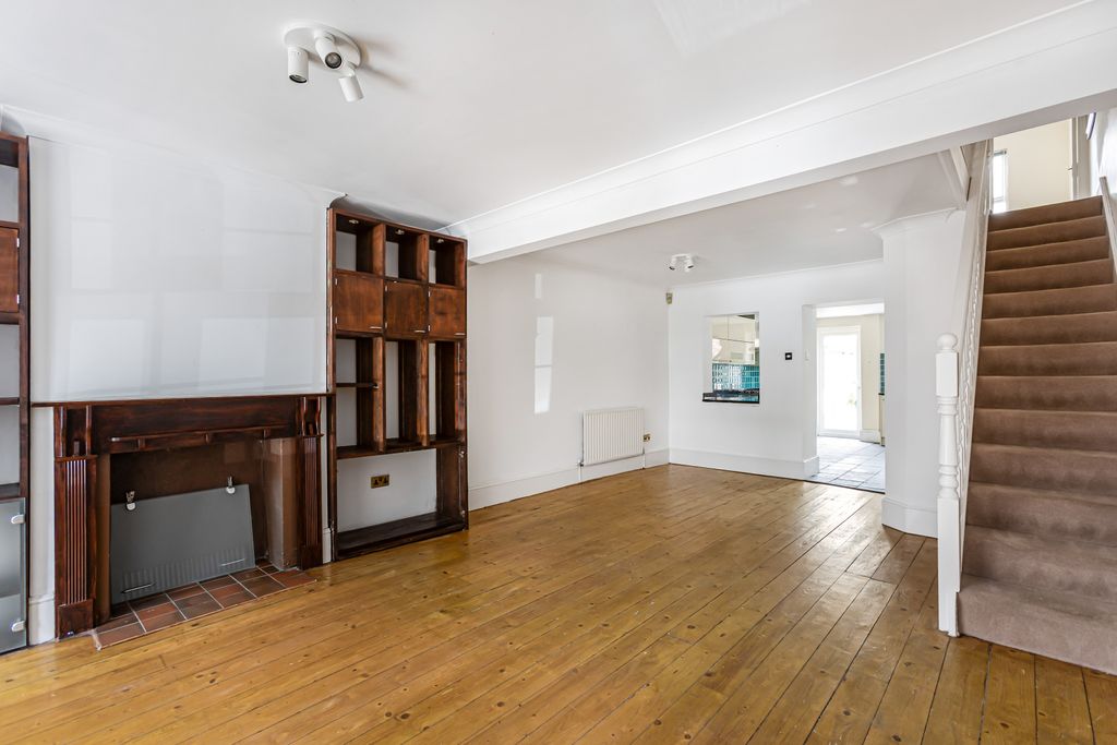 Property photo 2 of 19
