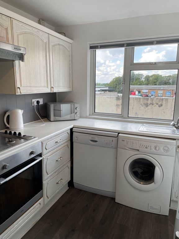 Property photo 3 of 7 Kitchen