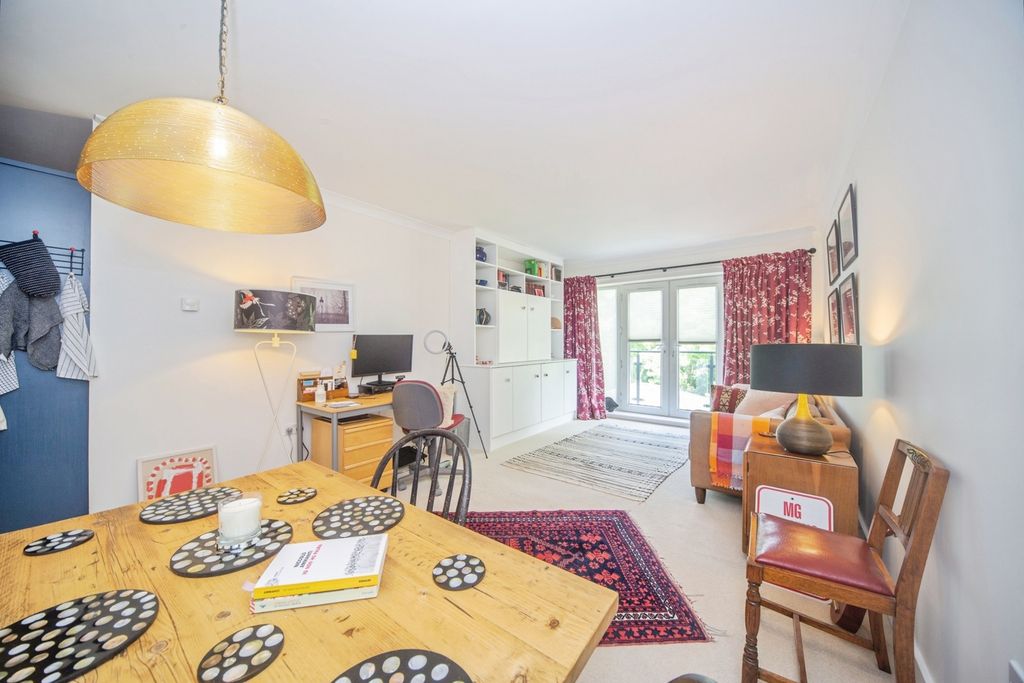 Property photo 3 of 19 Pbox-Img.Jpg