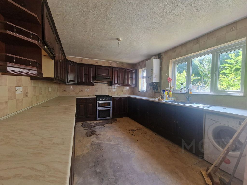 Property photo 2 of 11 Photo 3