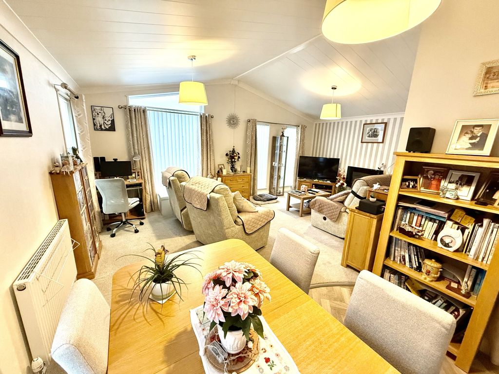 Property photo 2 of 15 Img_0883