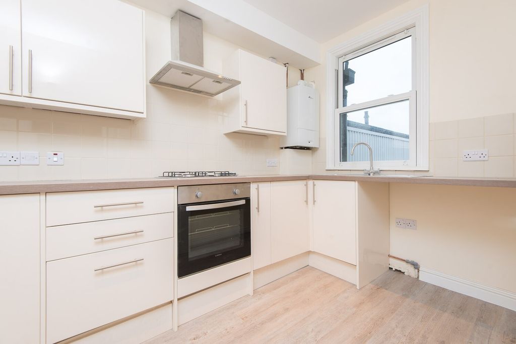 Property photo 1 of 4 Kitchen