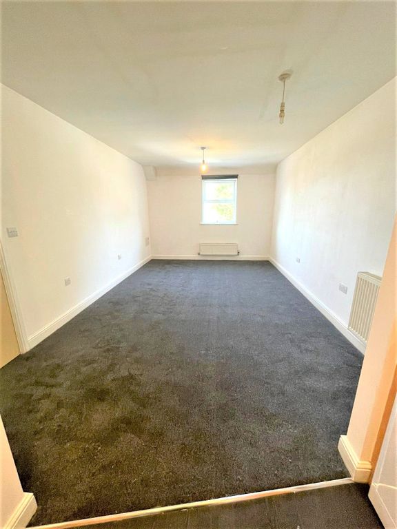 Property photo 3 of 7 Picture No. 06