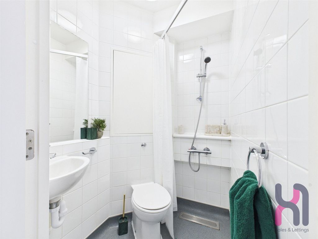 Property photo 3 of 7 Picture No. 10