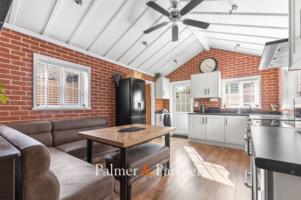 Property photo 2 of 34 Picture No. 06