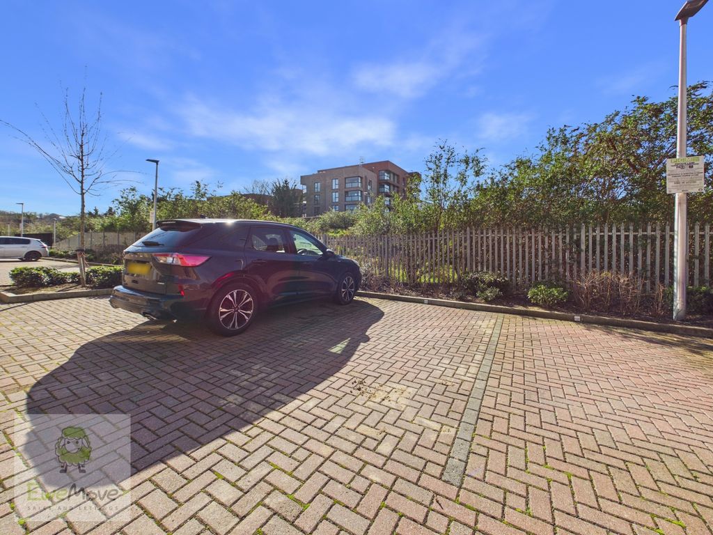 Property photo 3 of 12 Parking Space