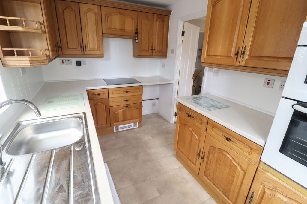 Property photo 2 of 12 Kitchen