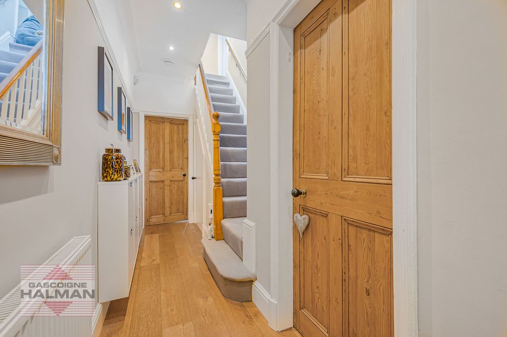 Property photo 3 of 28
