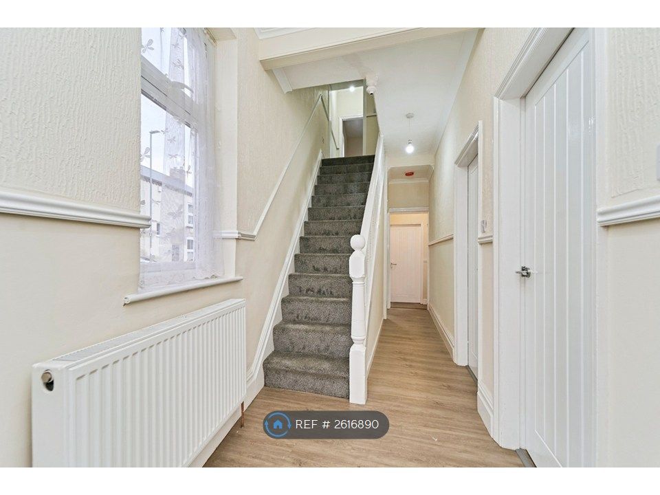 Property photo 2 of 35