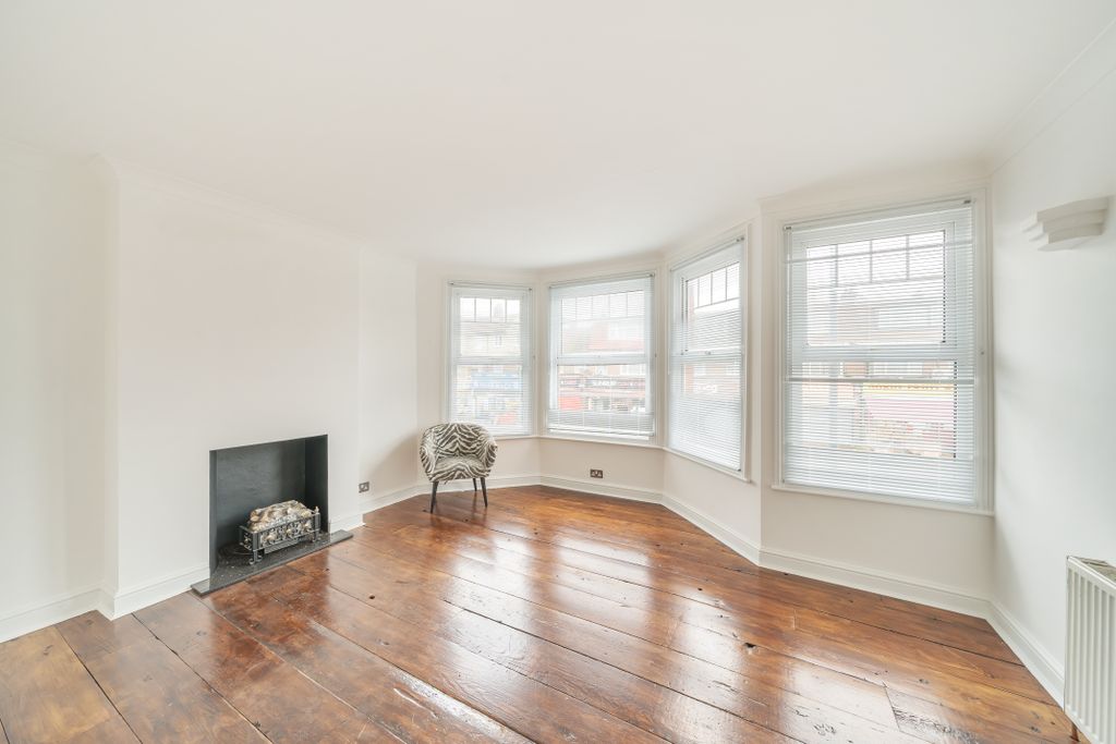 Property photo 1 of 6 Living Room