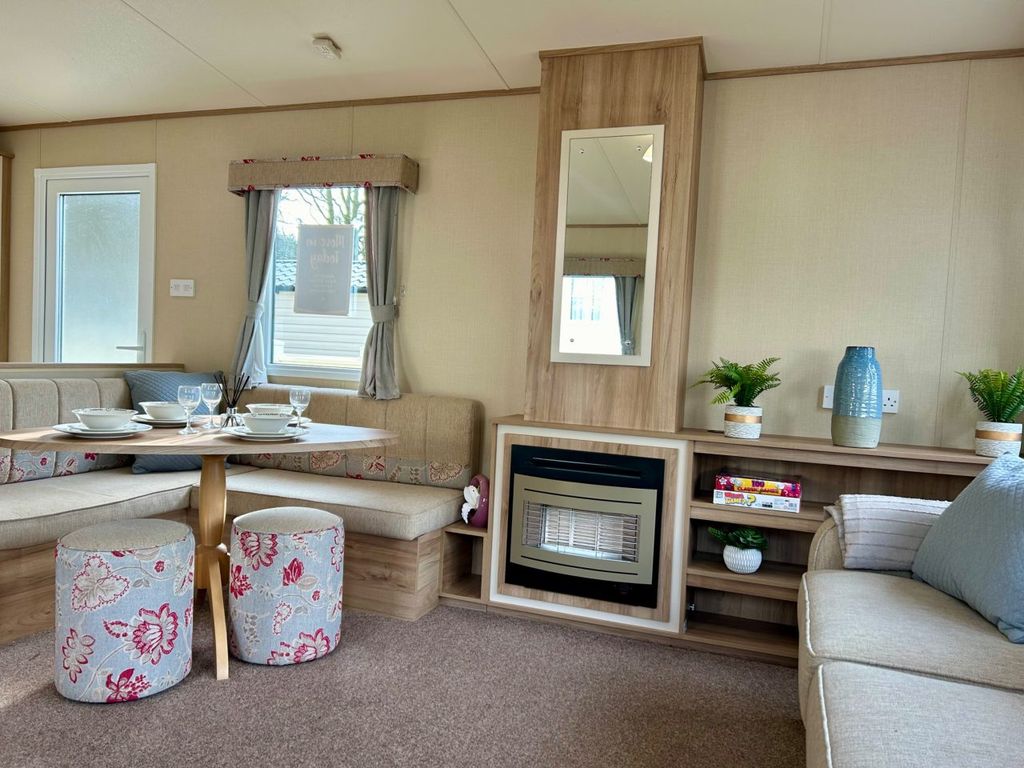 Property photo 3 of 22 Abi Oakley 2015 Pl173507 100275938.Jpeg