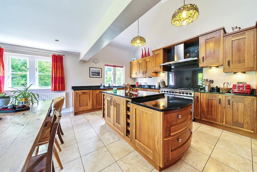 Property photo 2 of 40 Kitchen/Dining Room
