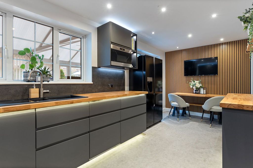 Property photo 3 of 28