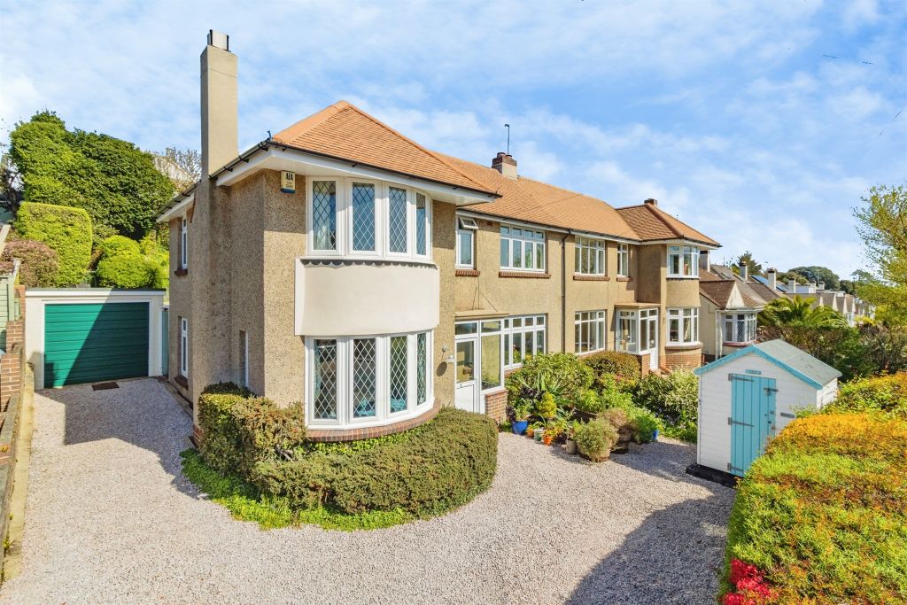 Property photo 3 of 32