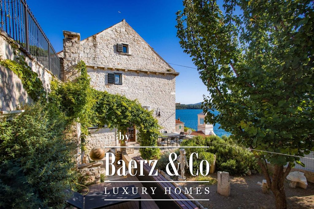 Property photo 2 of 35