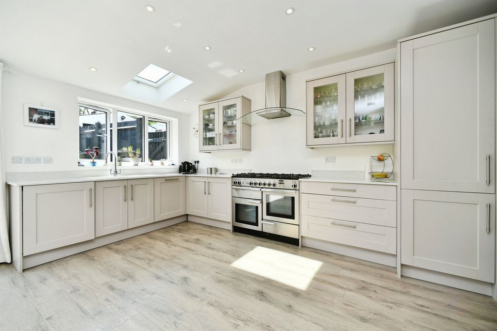 Property photo 1 of 28