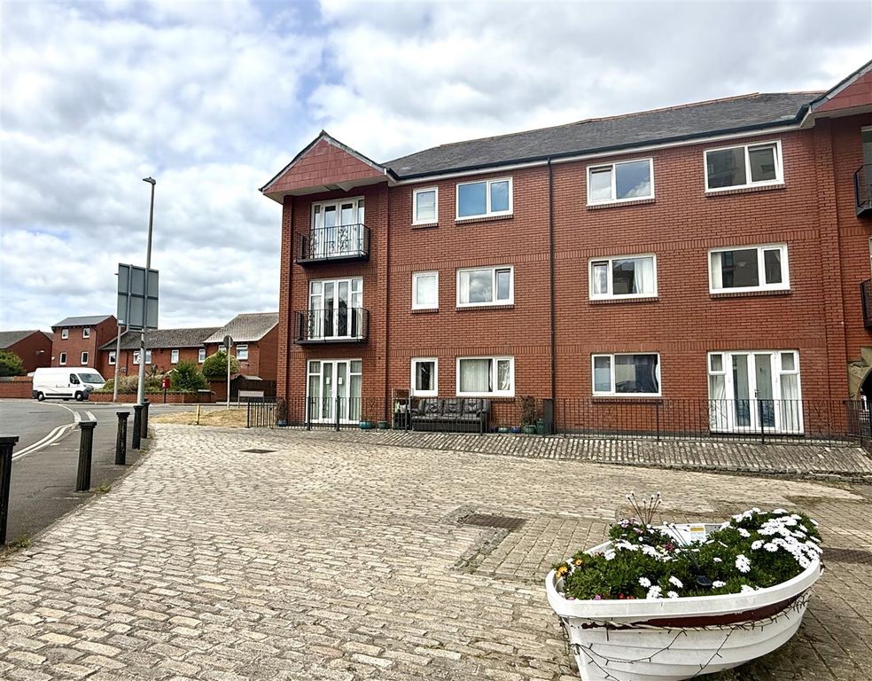 Property photo 1 of 8
