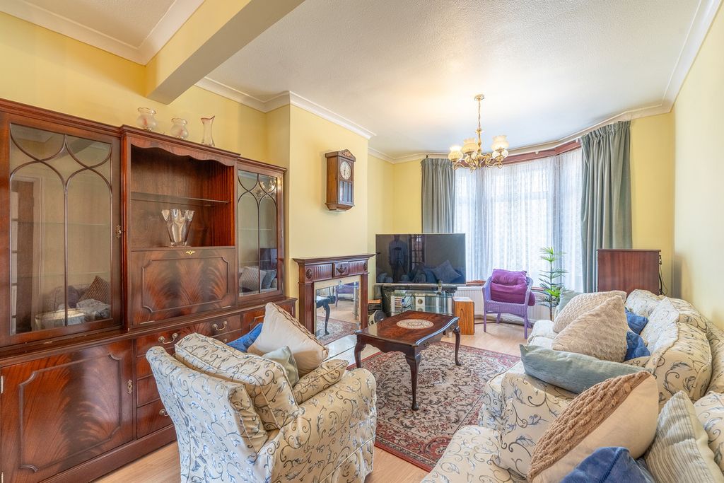 Property photo 2 of 34