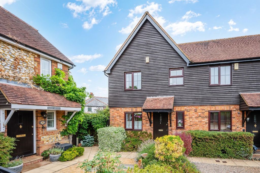 Property photo 1 of 14 Pond Farm Close