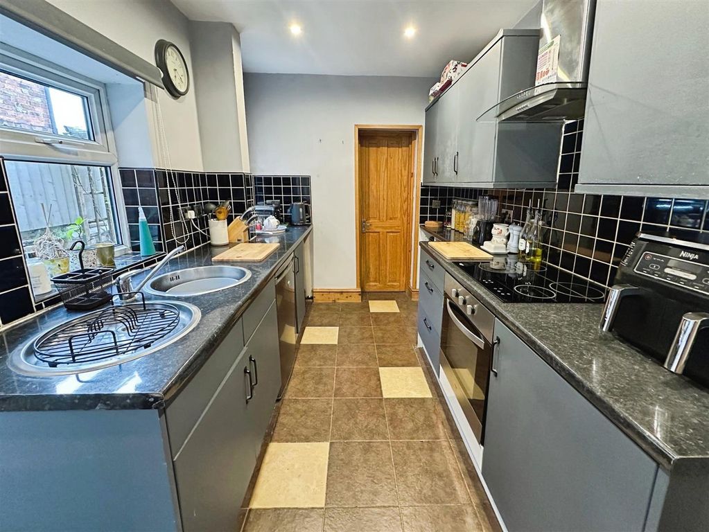Property photo 2 of 33 Kitchen